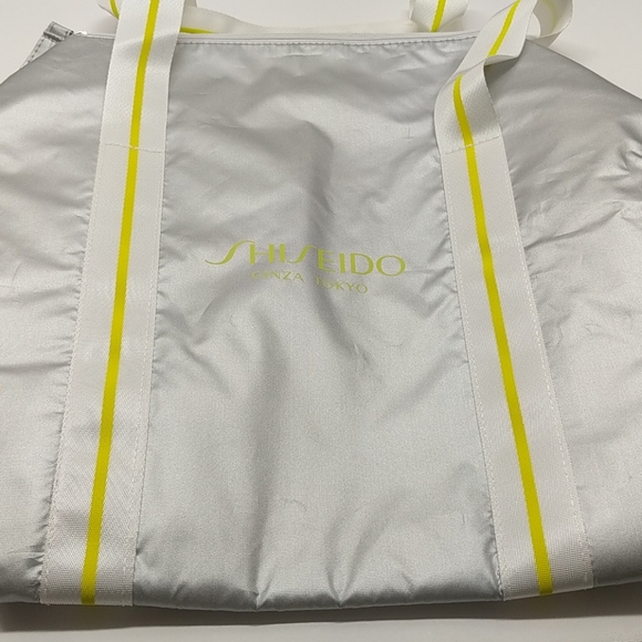 🍀 Shiseido 🍀 Foldable Gym Travel Duffel Bag Silver NEW Auth 🍀 - Picture 4 of 7